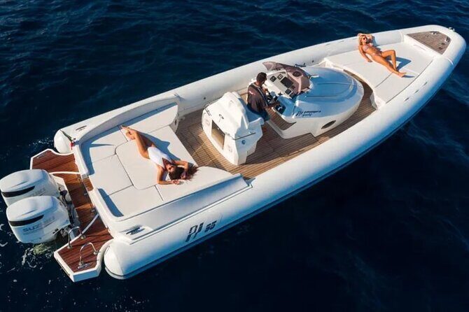 4-hour boat tour of the Amalfi Coast - Marmorata (Ravello): swimming toward a freshwater waterfall
