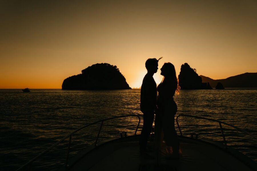 Amalfi Coast: Private Boat Trip with Prosecco and Snorkeling - Conca dei Marini: fishermen bays, Sophia Loren views, and beach-food time