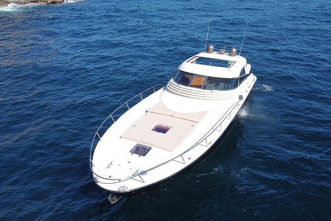 Amalfi Coast Private Yacht Cruise: Explore Positano and Amalfi! - The crew and the magic of good timing (Damien and Mateo)