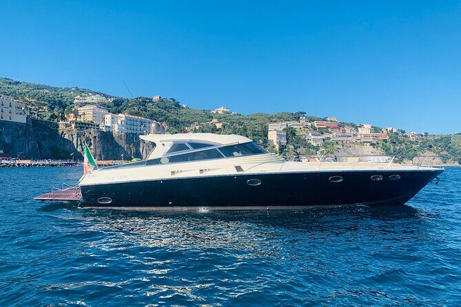 Amalfi Coast Private Yacht Cruise: Explore Positano and Amalfi! - Sailing past Li Galli and the villages of Praiano and Conca dei Marini