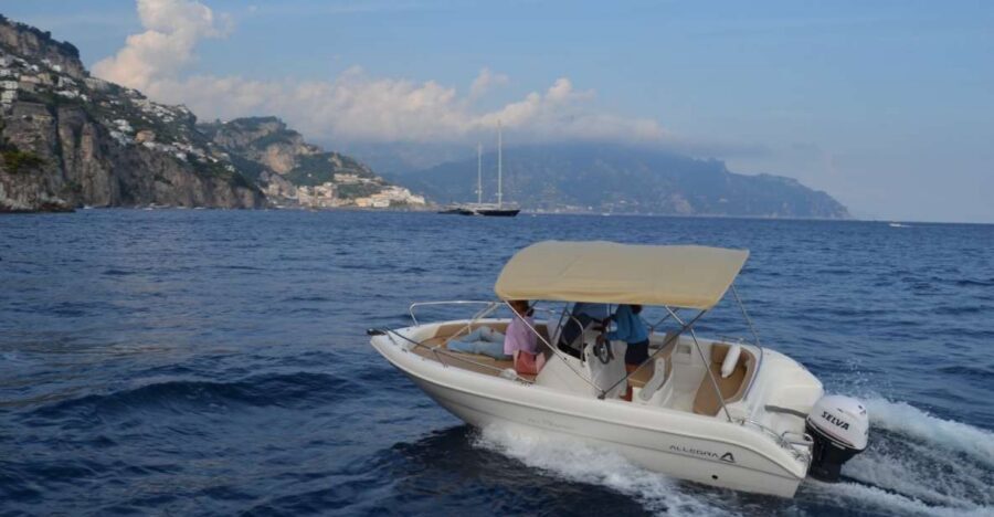 Amalfi coast: Rent boats in Salerno without license - Your boat: Allegra All 19 and the comfort details that make the day work