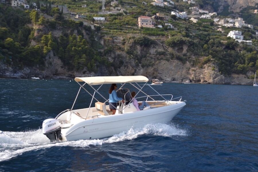 Amalfi coast: Rent boats in Salerno without license - Safety and the no-license reality: how to choose your comfort level