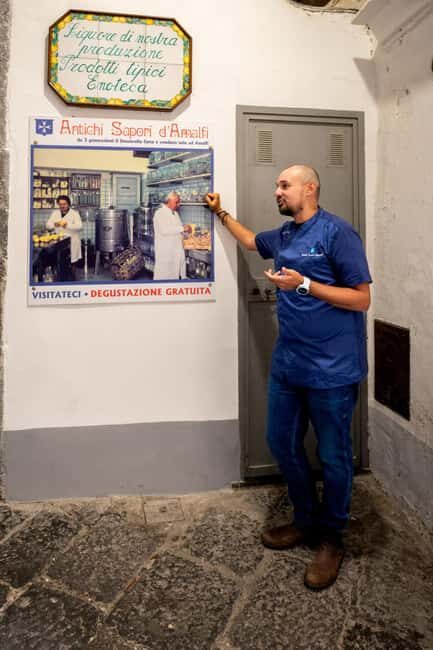 Amalfi: Limoncello Factory Visit with Instructor and Tasting - Inside the old factory: history plus the production essentials