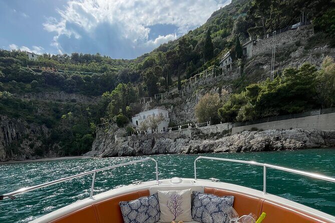 Boat and dinghy rental in Cetara on the Amalfi Coast - Tips to Make Your Day Feel Like a Win