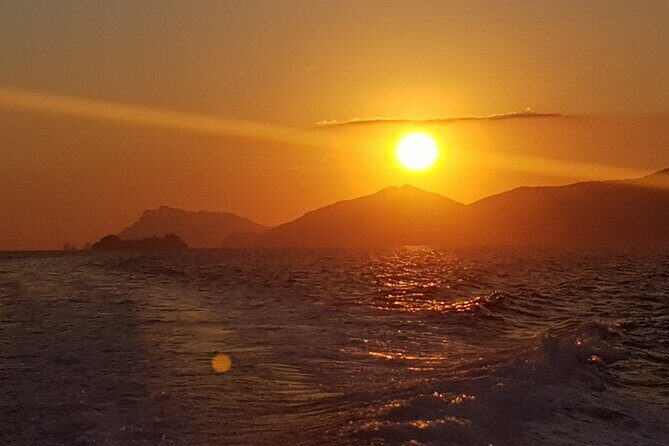 Boat Tour at Sunset on the Amalfi Coast - Aperitif and Prosecco at sunset off Positano