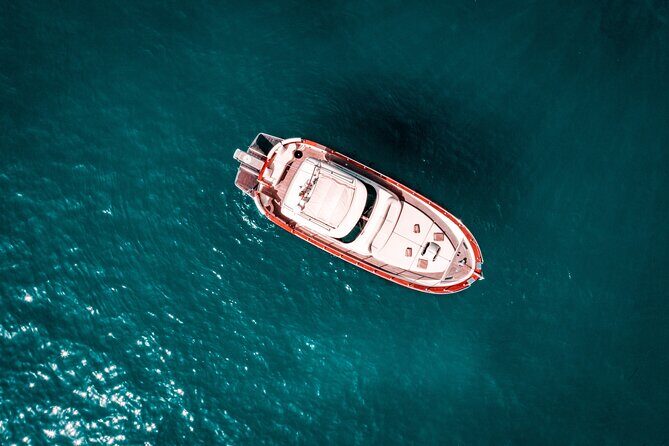 Capri: discover the beauties of the island aboard a Luxury Boat - Capri island time: Piazzetta, wandering pace, and choosing lunch