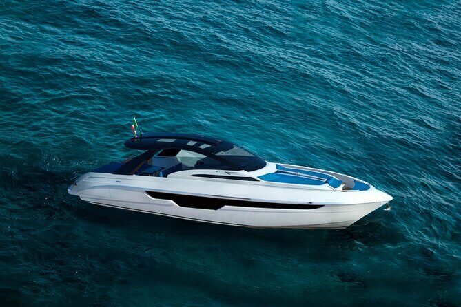 Capri: discover the beauties of the island aboard a Luxury Boat - Price and value: what $1,927.66 really means for your group