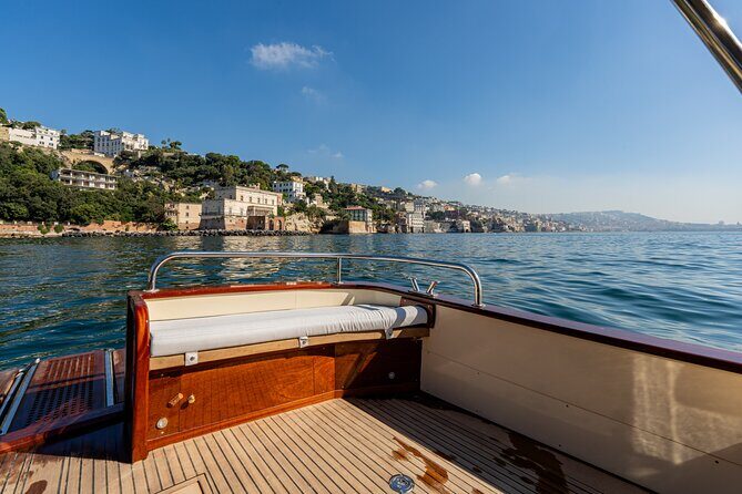 Capri Island Private Luxury Boat – Exclusive Scenic Day Tour - The English captain factor: why language changes how you enjoy Capri