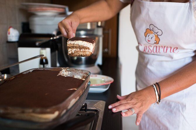 Cesarine: Small group Pizza and Tiramisu Class in Positano - A Cesarine home in Positano: small-group, real people, real kitchens