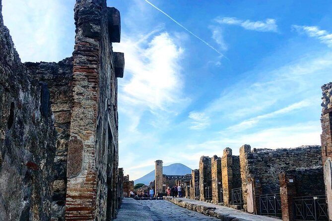 Enjoy Pompeii & Mt. Vesuvius: Semi-Private Tour from Positano - Pompeii guide impact: why names like Frankie and Sasa matter