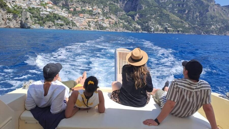 From Amalfi: Amalfi - Positano - Coast boat tour - Fjord of Furore and Praiano: photo angles plus dolphin watching time