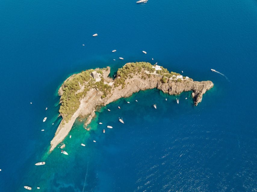 From Amalfi: Li Galli and Capri Islands Boat Tour - From Amalfi’s Molo Darsena to Capri by gozzo