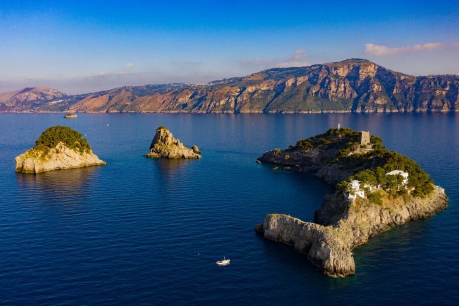 From Amalfi: Li Galli and Capri Islands Boat Tour - Capri by water: time near the Faraglioni rocks
