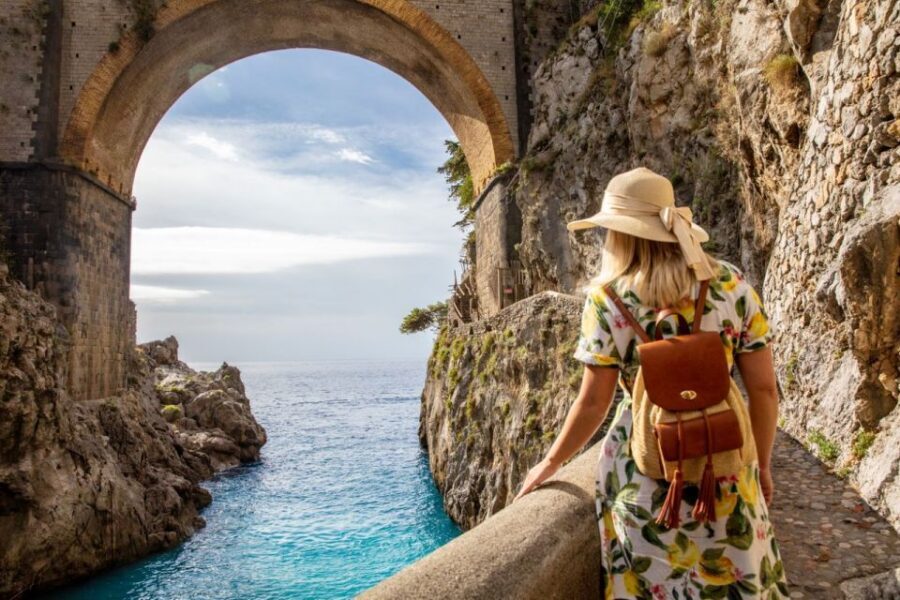 From Naples: Amalfi Coast Tour – Positano, Amalfi & Ravello - How the small-group van and 8-hour timing play out