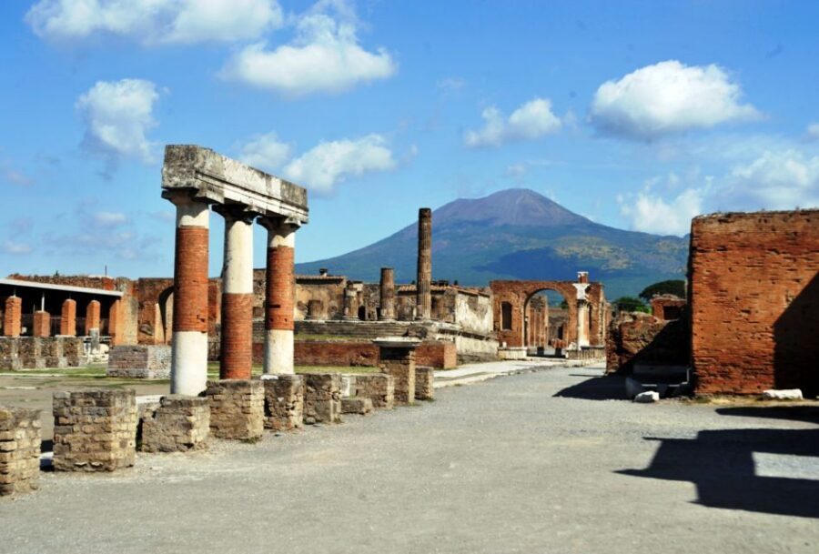 From Naples: Private Transfer to Positano with Pompeii Stop - Continuing to Positano: The Part Where Photos and Timing Matter