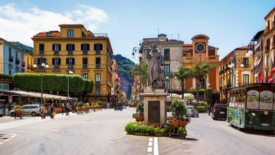 From Naples: Sorrento, Positano and Amalfi Day Trip by Bus - Positano: panoramic viewpoints and quick photo time