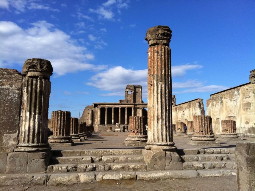 From Naples: Transfer to Positano with Pompeii Guided Tour - Stop-by-Stop Feel: From Public Spaces to Everyday Life