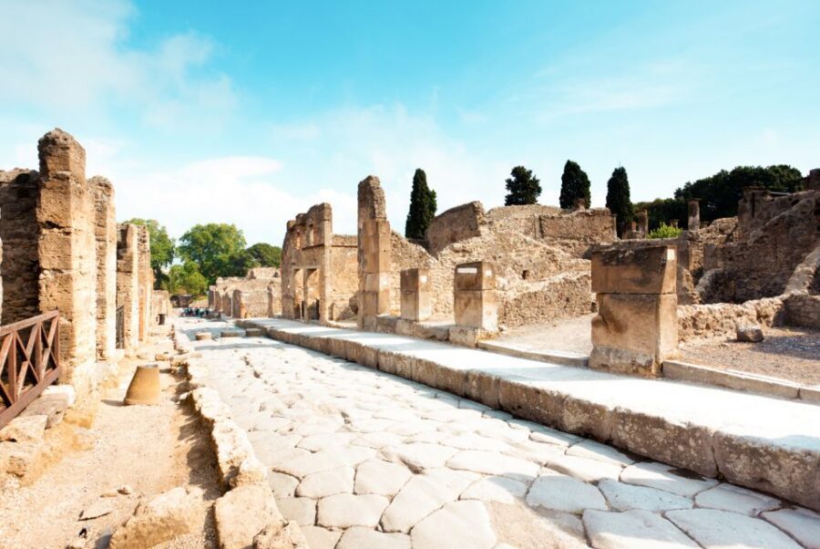 From Rome: Pompeii & Amalfi Coast Full-Day Trip - One 12-hour loop: Rome to Pompeii, then Positano and Amalfi