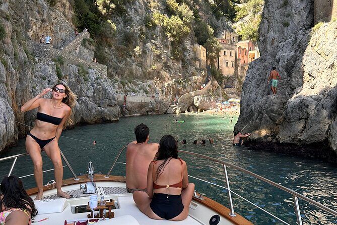 Full-day Exclusive Private boat tour on the Amalfi coast - Lunch stops along the coast: how to plan your appetite