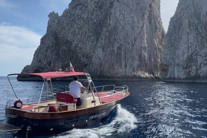 Full day in Positano with Gozzo - Gennarino at Marina Grande: the small detail that sets Capri up