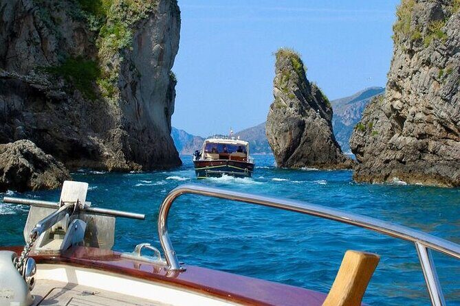 Full Day Private Boat Tour Along the Amalfi Coast - Lunch along the coast: not included, but you can plan it smart