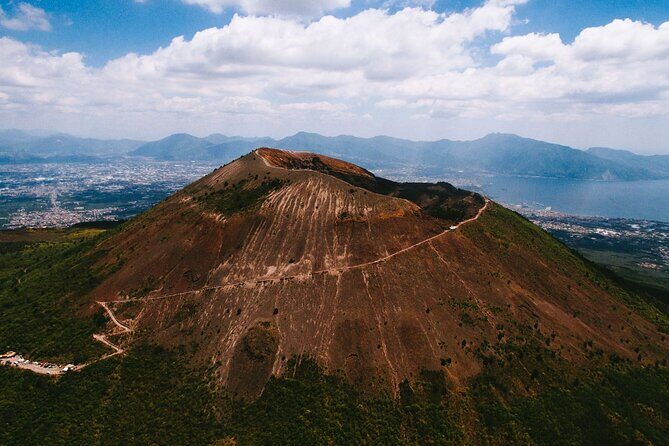 Guided Tour Pompeii And Vesuvius from Positano Skip the Line - How the guide ties Pompeii to Vesuvius (so it clicks)