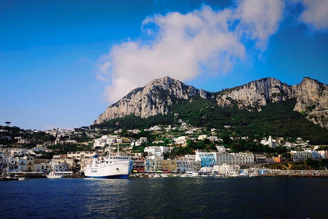 Half day to discover the fascinating island of Capri - Getting to the boat: pier traffic and the shuttle backup