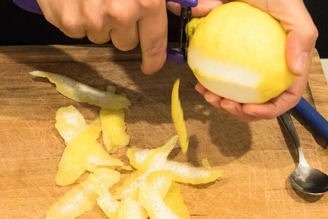 Learn how to make Amalfi limoncello - The dessert pairing plan: lemon cake plus a few smart surprises