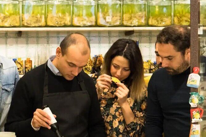 Learn how to make Amalfi limoncello - Practical tips for your Amalfi limoncello class