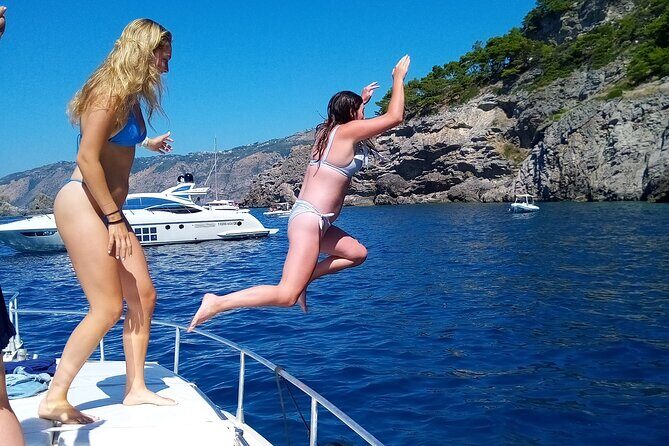 Luxury cruise from Salerno along the Amalfi Coast - Furore bay swim break: short and sweet with prosecco