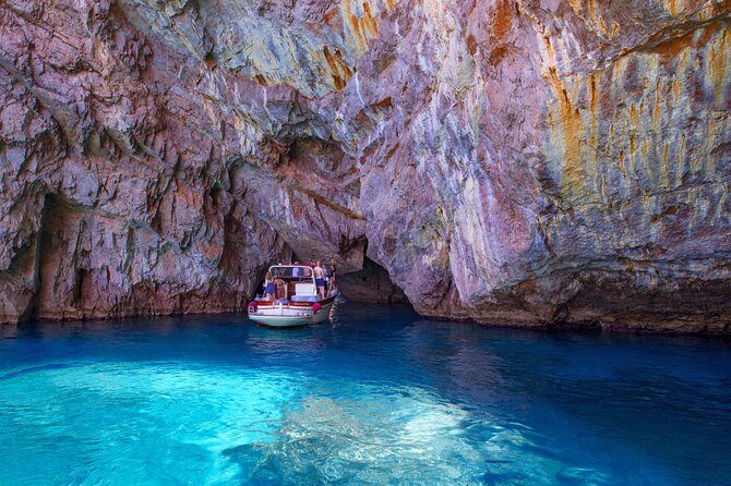 Luxury Private Boat Tour from Sorrento to Amalfi Coast– Shamal 40 - The Captain Makes the Day: Knowledge, Legends, and Smooth Timing