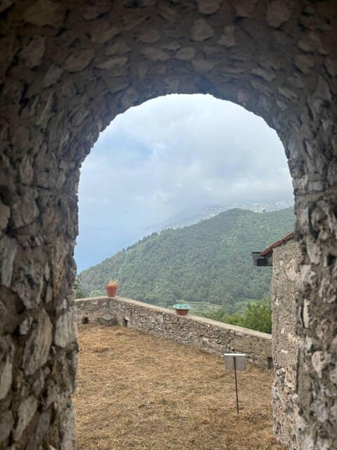 Maiori: Hiking Tour to A Lemon Farm with Lemon Tastings - Lemon tastings and limoncello moments with Alesso and the farm team