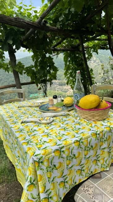 Maiori: Hiking Tour to A Lemon Farm with Lemon Tastings - Starting at Corso Reginna and Mezzacapo Palace: the route’s first big clue