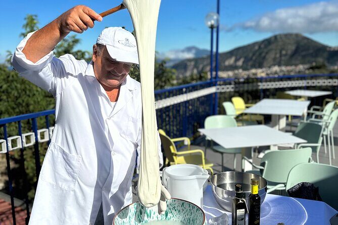 Mozzarella class & more in Sorrento - Sara’s family background makes the class feel real