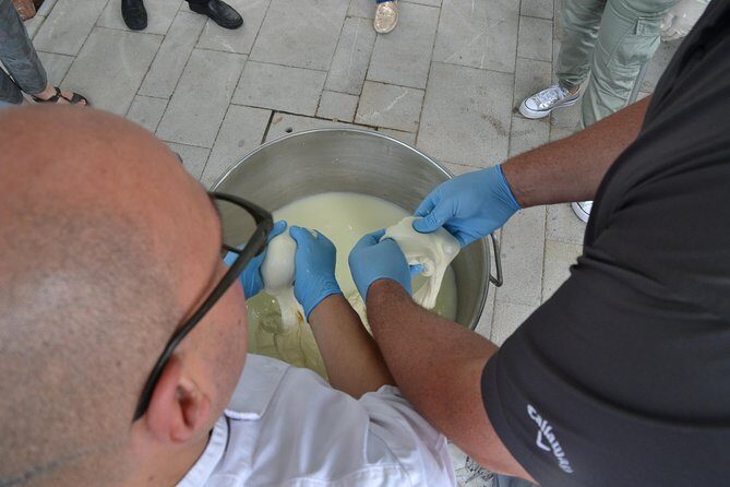 Mozzarella Class or Pizza Class - Furore: Where the Mozzarella Lesson Takes Center Stage