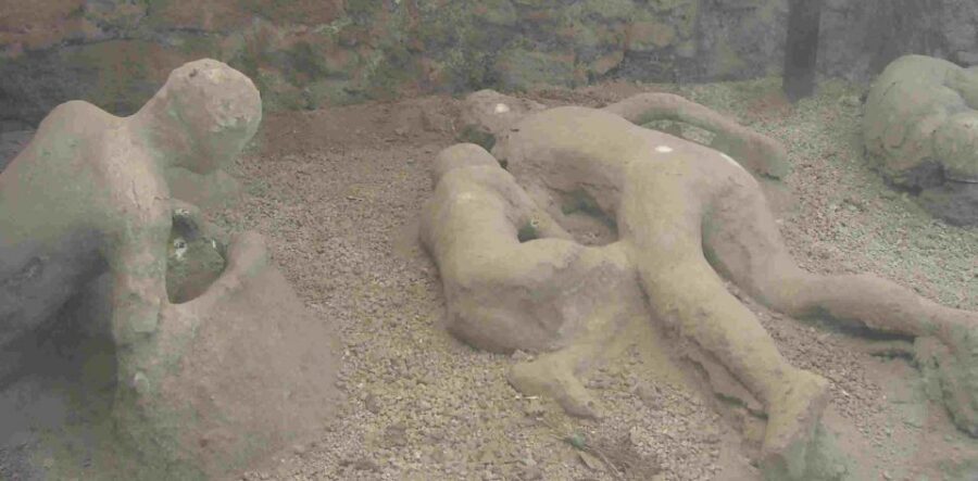 Pompeii and Amalfi Coast Full-Day Tour from Rome - Pompeii First: Seeing the Macellum and Thermal Baths