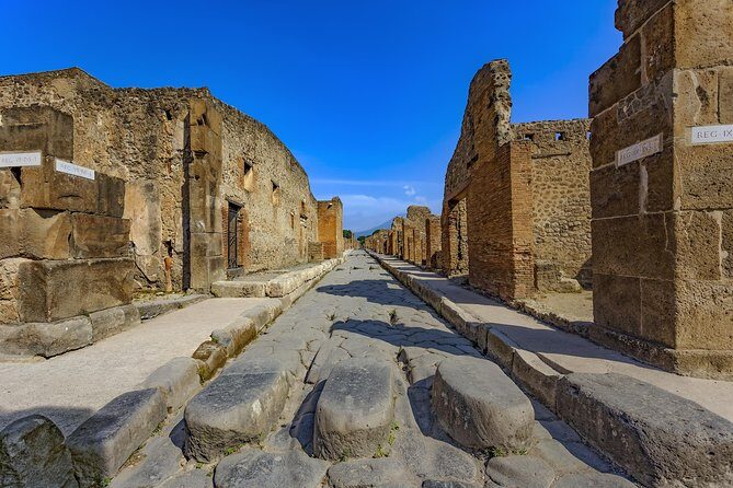 Pompeii Positano and Sorrento shared excursion with Pompeii skip the line entry - Inside Pompeii: Must-See Stops and How to Navigate Without a Guide