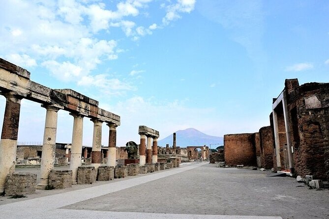 Pompeii, Sorrento and Amalfi Coast – Private Deluxe Tour - Positano for one perfect hour: steep streets, colorful steps