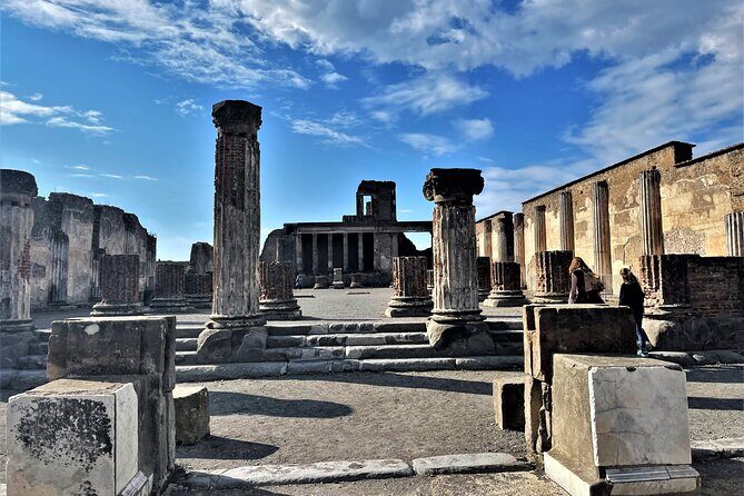 Pompeii & Vesuvius with Lunch & Wine Tasting from Amalfi Coast - Pompeii in Two Hours: What You’ll Actually See With a Guide
