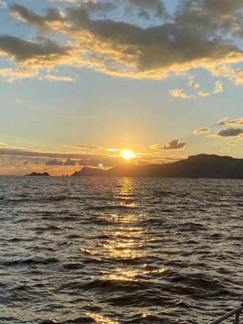 Positano: Amalfi Coast Sunset Group Boat Tour with Prosecco - Prosecco, Soft Drinks, and the Relaxed Boat Rhythm