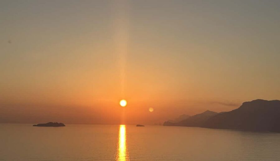 Positano: Amalfi Coast Sunset Group Boat Tour with Prosecco - Positano, Amalfi, and Ravello at Twilight