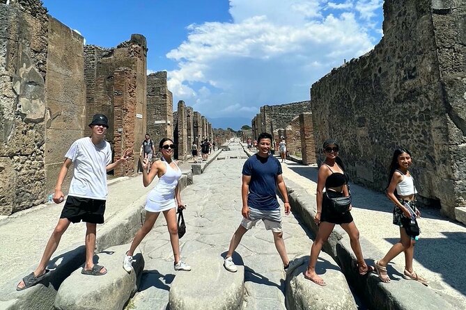 Positano Private Transfer from/to Naples with Pompeii Guided Tour - Price and value: what $371.69 per person buys you