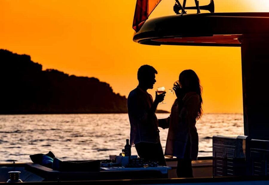 Positano: Sunset Cruise Day Trip with Drinks and Snacks - Crew and Onboard Atmosphere: Relaxed Hosting Matters