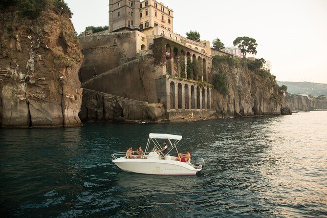 Private Amalfi Coast Tour in a ROMAR BERMUDA Boat - Bagni Regina Giovanna: A Roman Villa Photo Moment by the Edge of Sorrento