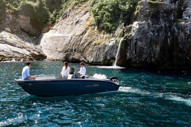 Private Boat Excursion with Skipper on the Amalfi Coast - Bagni Regina Giovanna: The Photo Frame With a Roman-Villa Tie-In