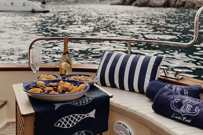Private boat tour along Amalfi Coast - On-board comfort: drinks, snorkeling kit, WiFi, and a restroom