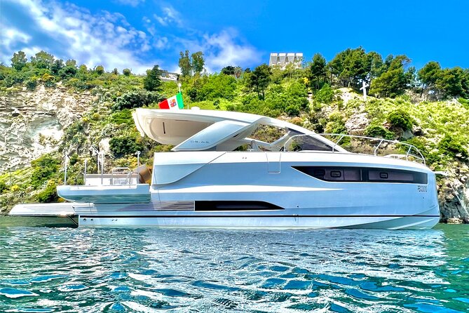 Private boat tour from Naples to Capri+Amalfi Coast JEANNEAU DB43 - Capri Full-Color Day: Grottos, Blue Grotto, Faraglioni, and Piazzetta