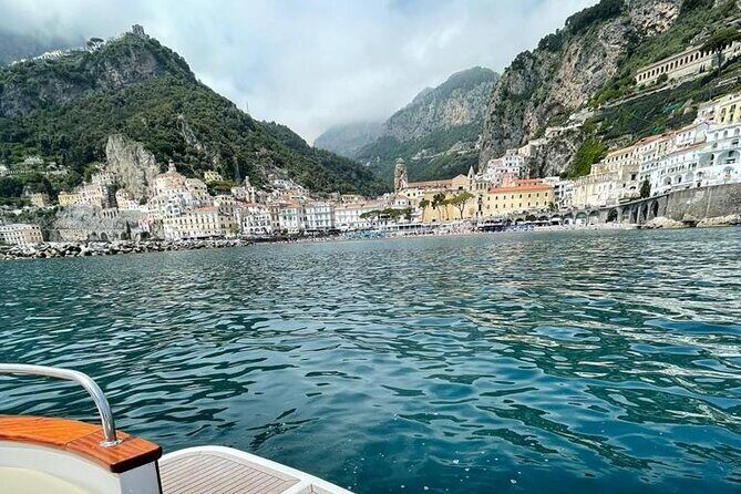 Private boat tour of the Amalfi Coast from Sorrento - The boat experience: cabin comfort and why the size matters