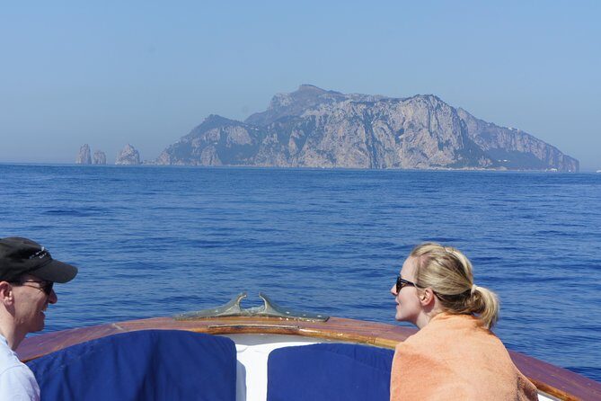 PRIVATE CAPRI ISLAND & BLUE GROTTO Full Day boat tour. - The short grottos and rock formations: why the timing works