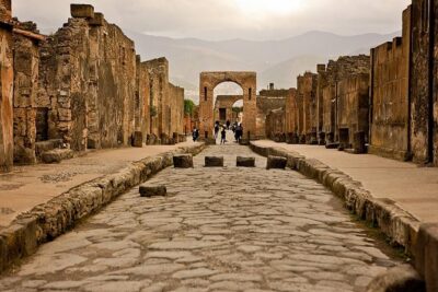 Private Exclusive VIP Tour of Positano, Pompeii & Mount Vesuvius - Positano Paradise Lounge Bar: the one-hour freedom that saves the day